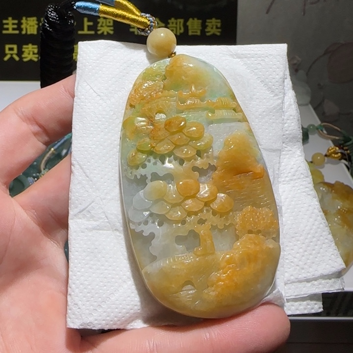 翡翠颈饰未镶嵌山水