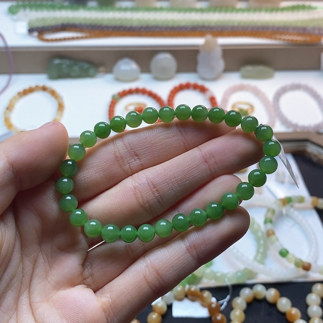 和田玉手链未镶嵌无黑点苹果绿卡六