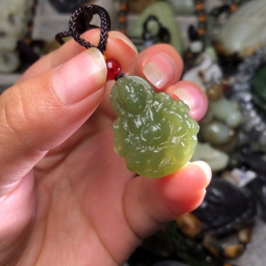 和田玉未镶嵌把件