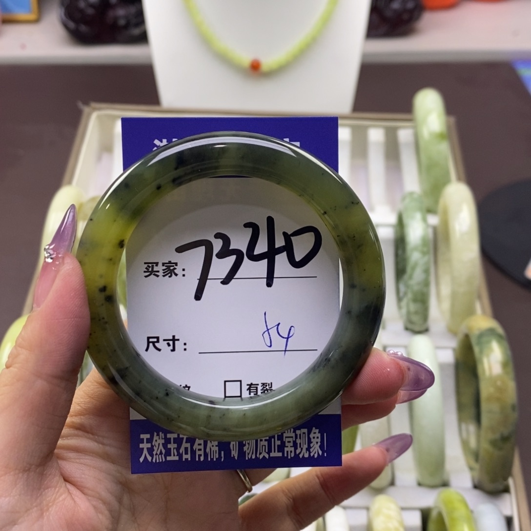 蛇纹石玉手镯未镶嵌