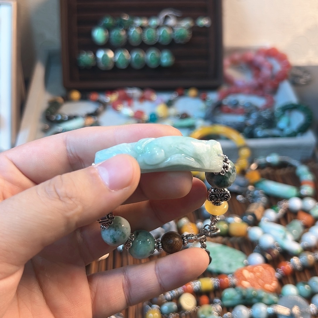 翡翠颈饰未镶嵌呸**啦手串