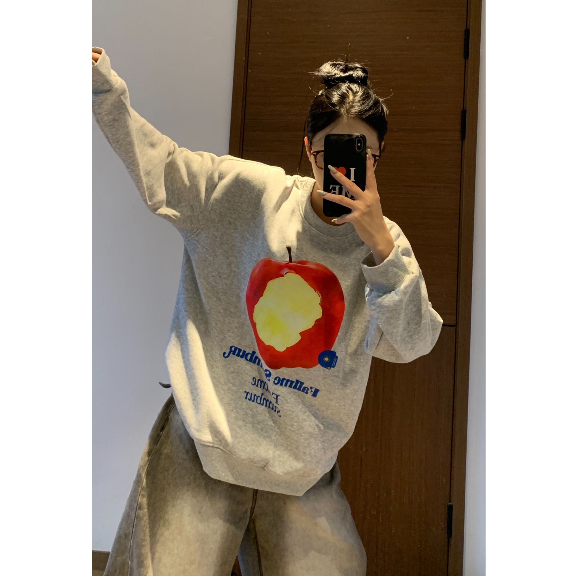YWBY韩版苹果印花长袖圆领卫衣女春秋新款ins潮牌宽松慵懒风上衣