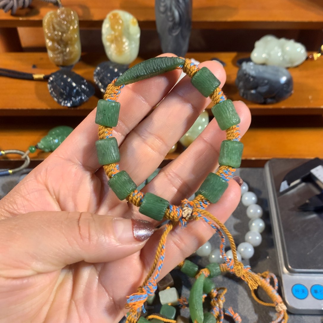 和田玉（糖玉）颈饰未镶嵌