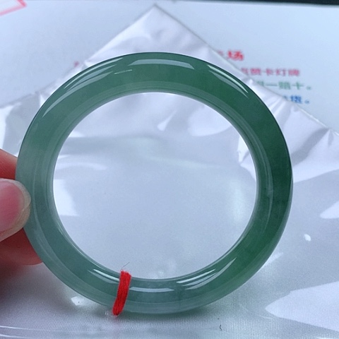 翡翠手镯（圆镯）未镶嵌67 号翡翠手镯