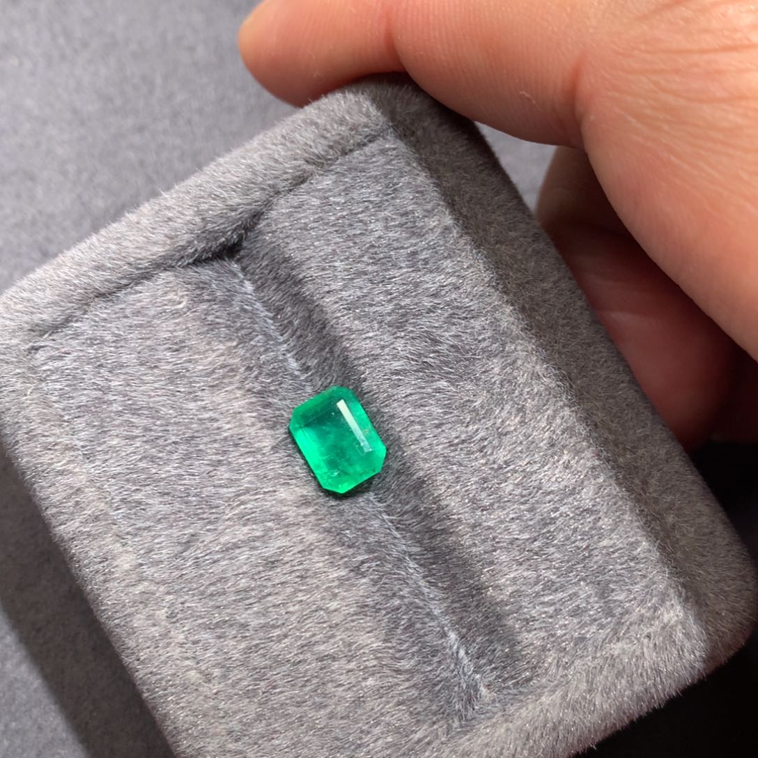 祖母绿裸石未镶嵌1.68克拉