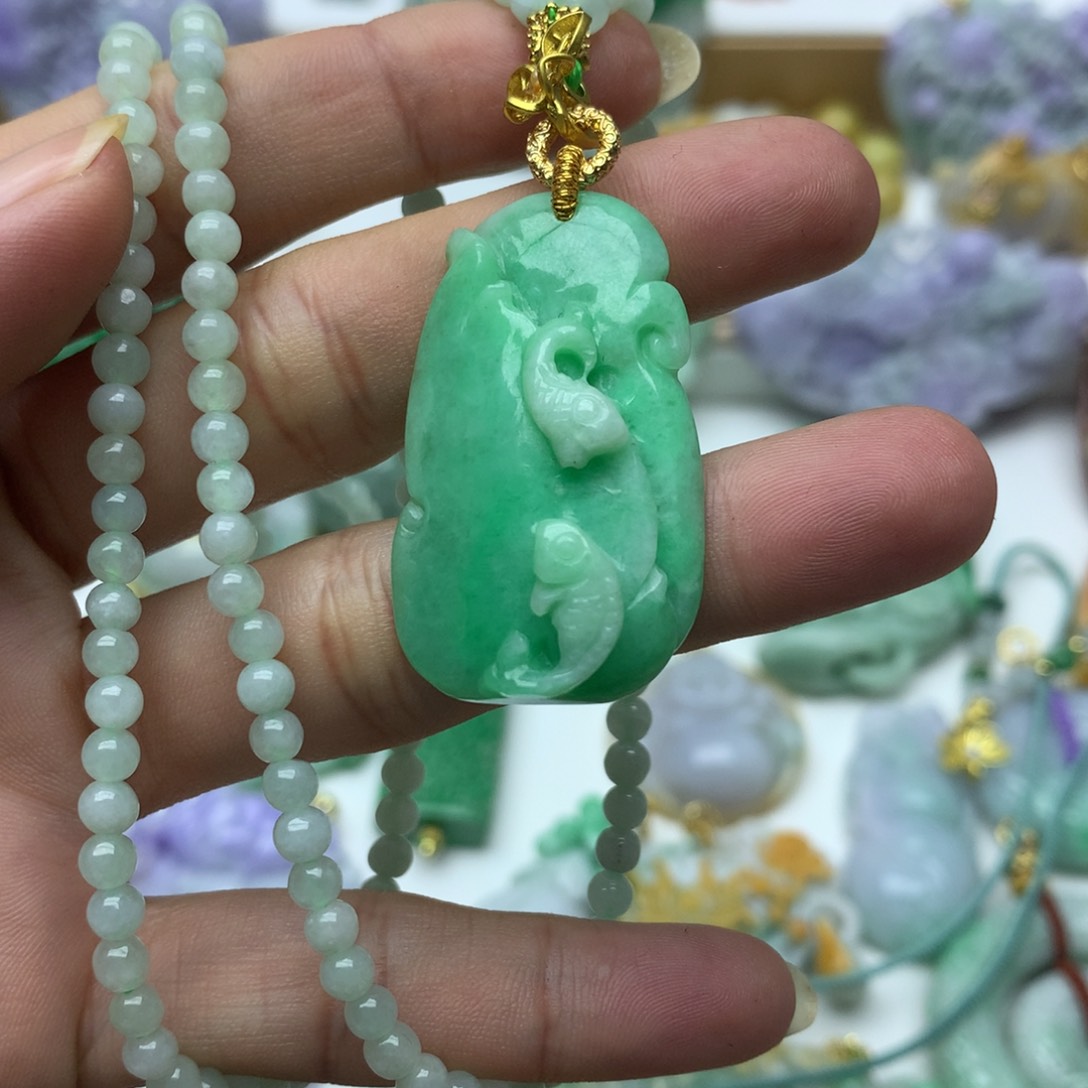翡翠颈饰未镶嵌翡翠