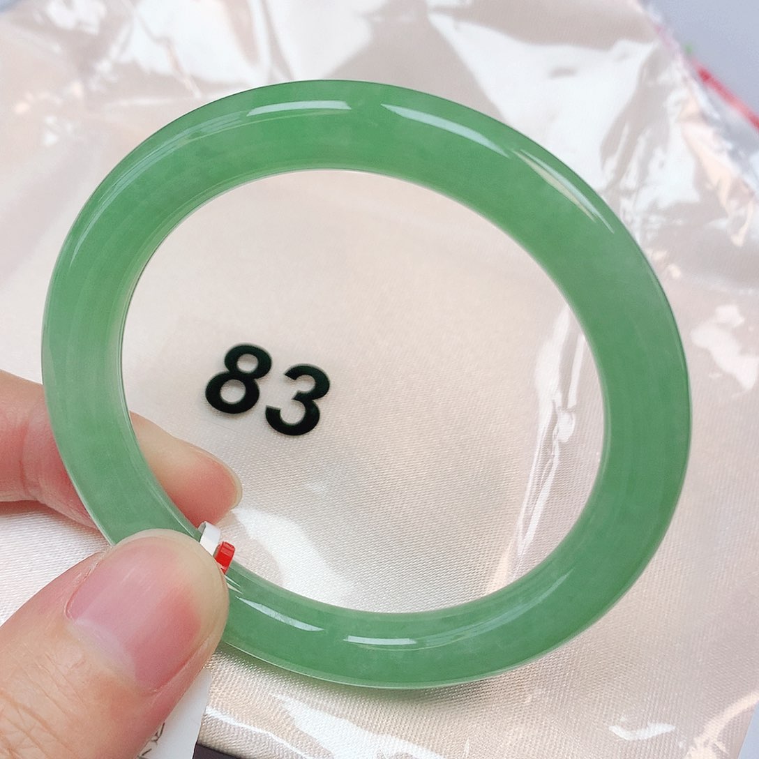 翡翠未镶嵌手镯抖音83