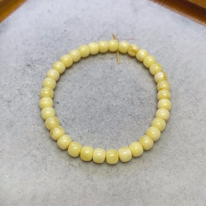 蜜蜡裸石未镶嵌手串