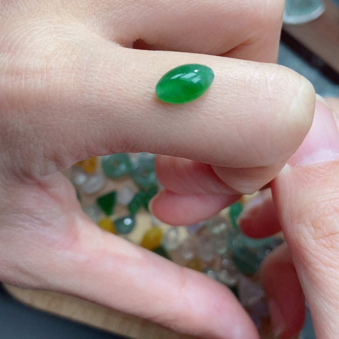 翡翠颈饰未镶嵌翡翠