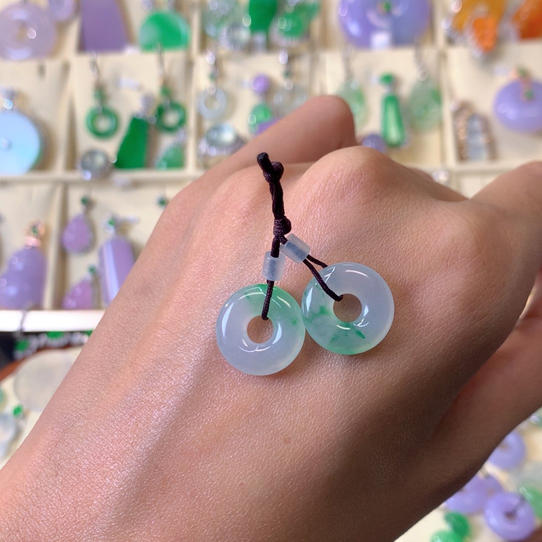 翡翠颈饰未镶嵌吊坠