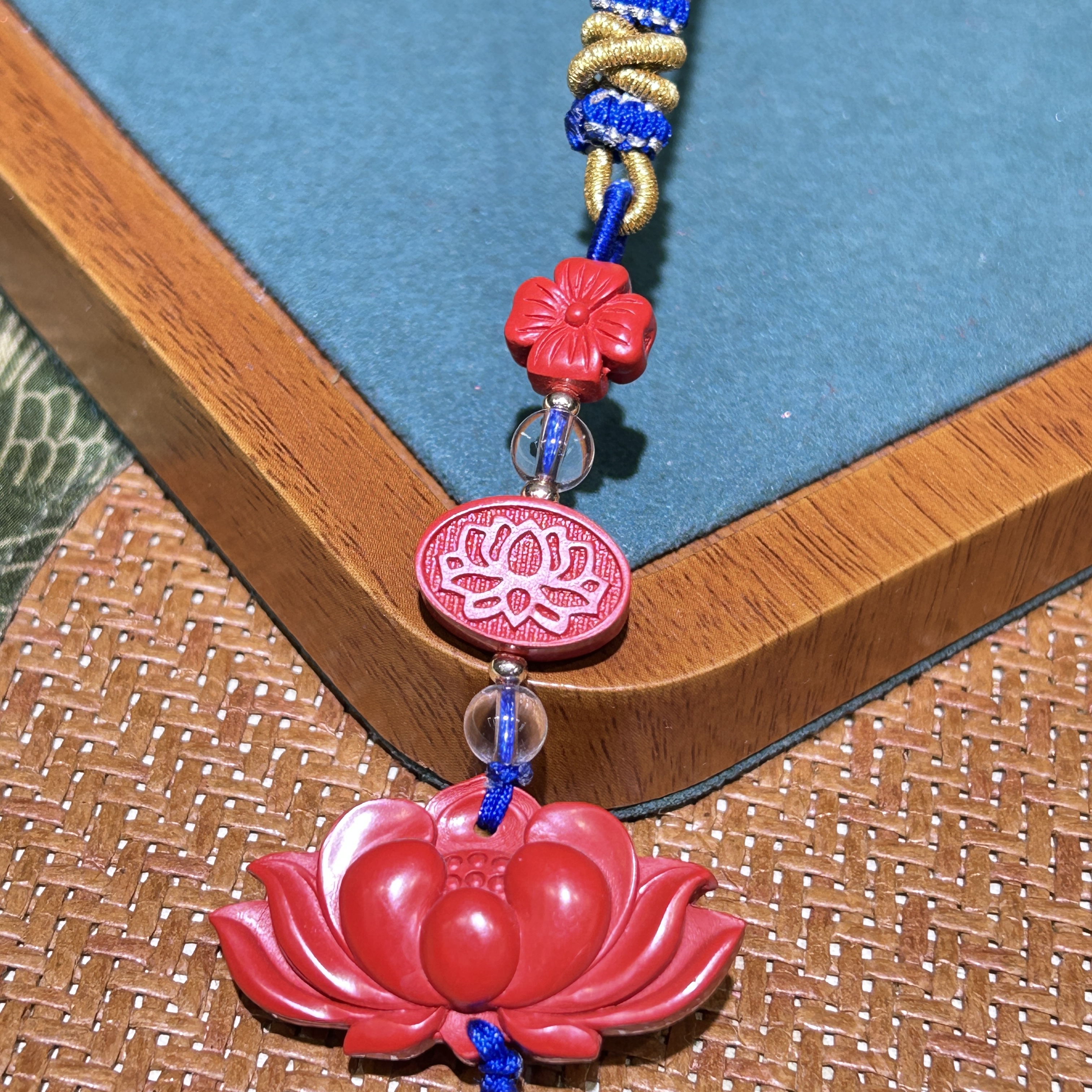 天然辰砂高 含量真朱砂水飞红砂莲花包包挂302