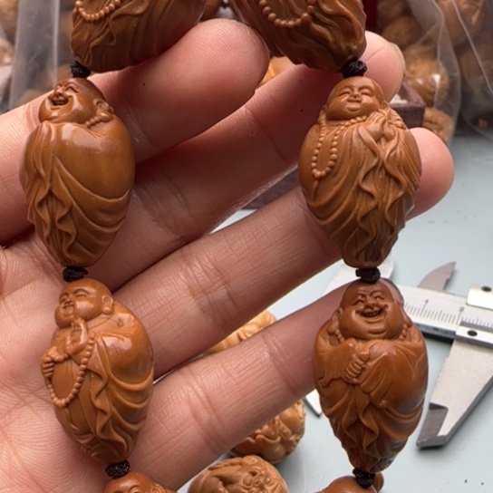 橄榄核手串雕刻工艺