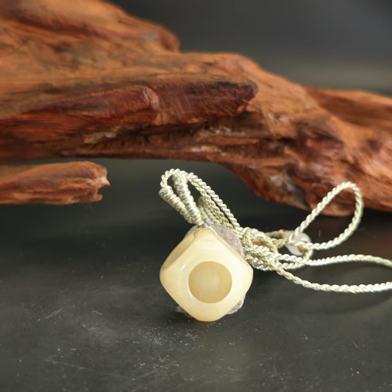 Q和田玉转运珠吊坠0099