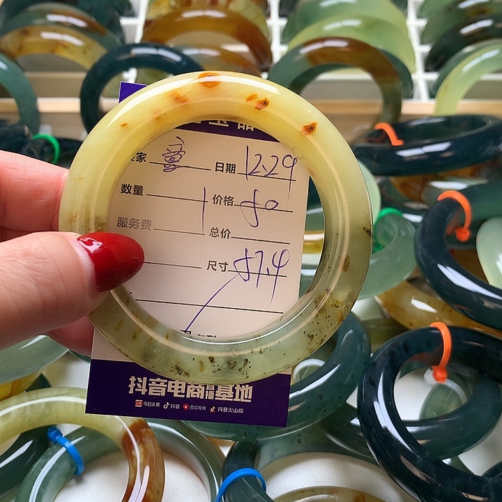 ****喜蛇纹石玉未镶嵌手镯