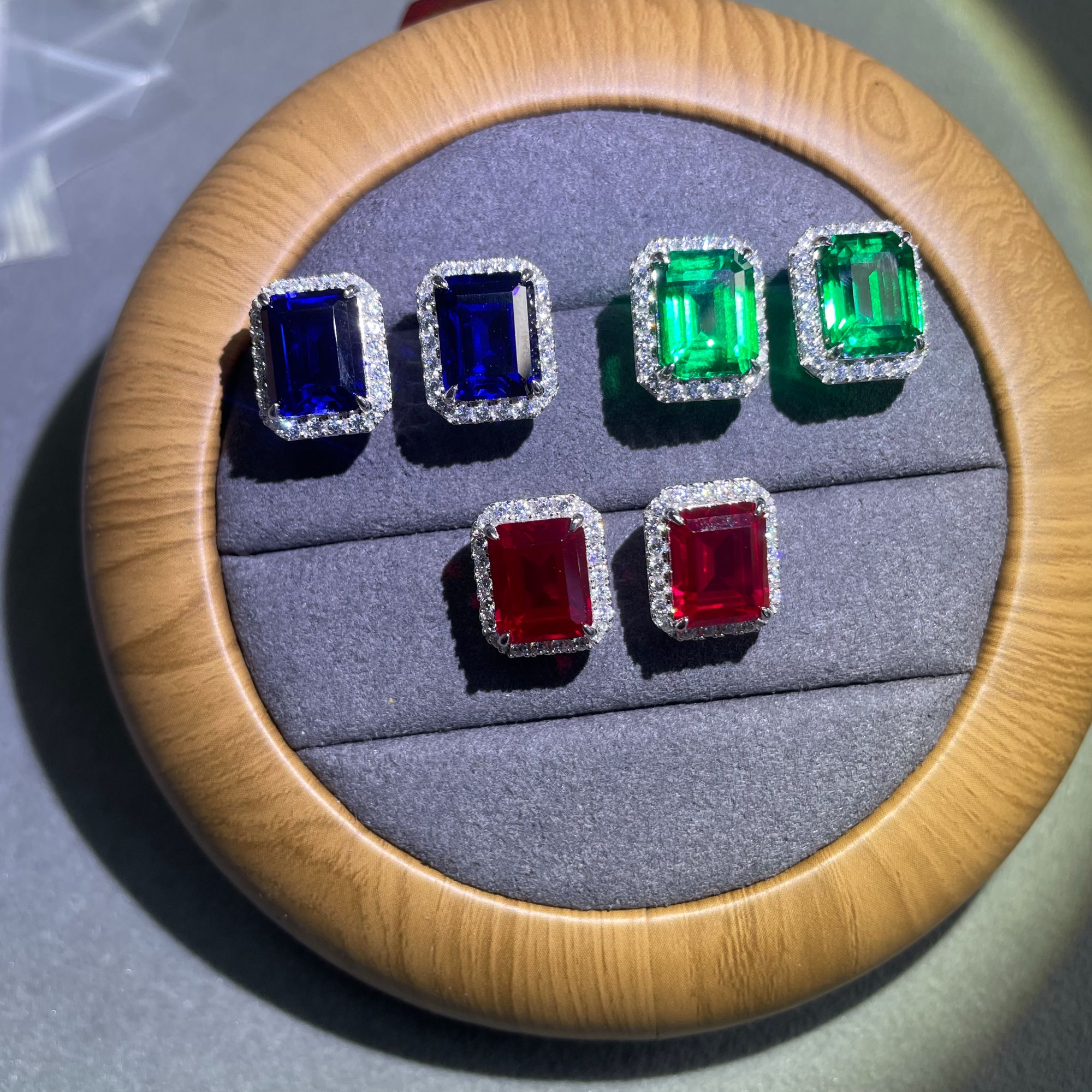 培育红宝石实验室培育彩色宝石耳钉