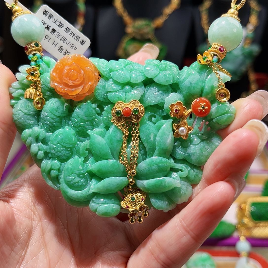 【闪购商品】翡翠吊坠(赠链)未镶嵌