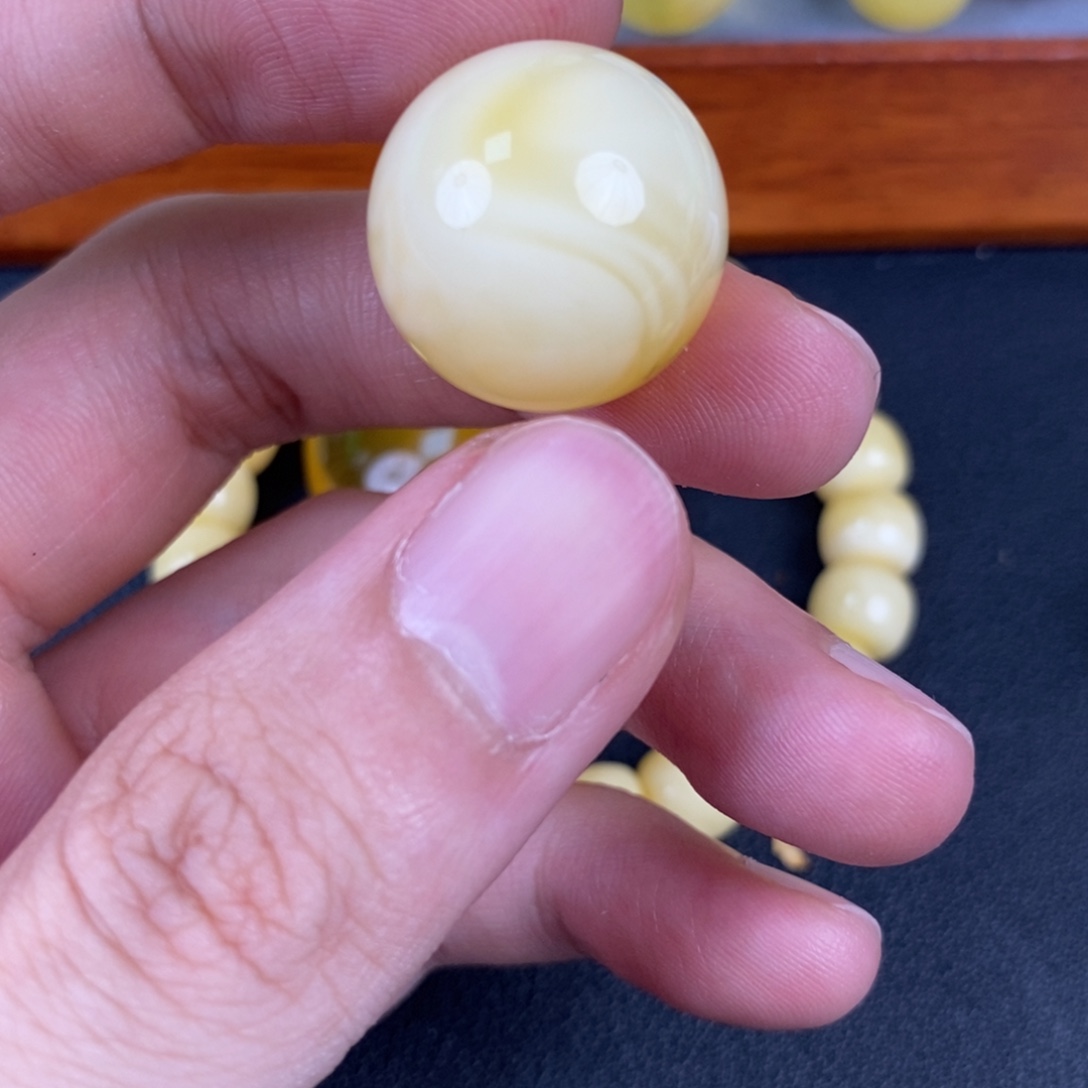 琥珀未镶嵌裸石40