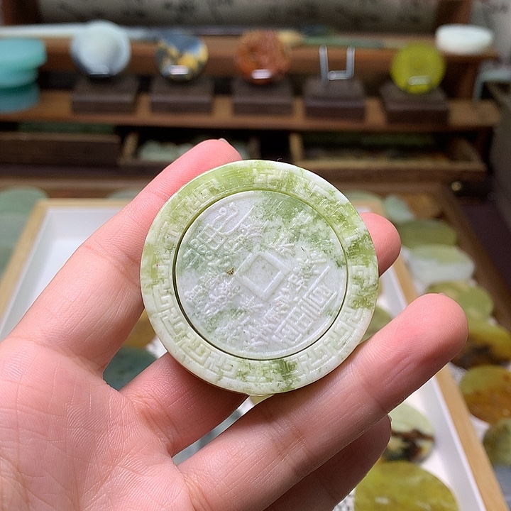 未镶嵌蛇纹石玉颈饰
