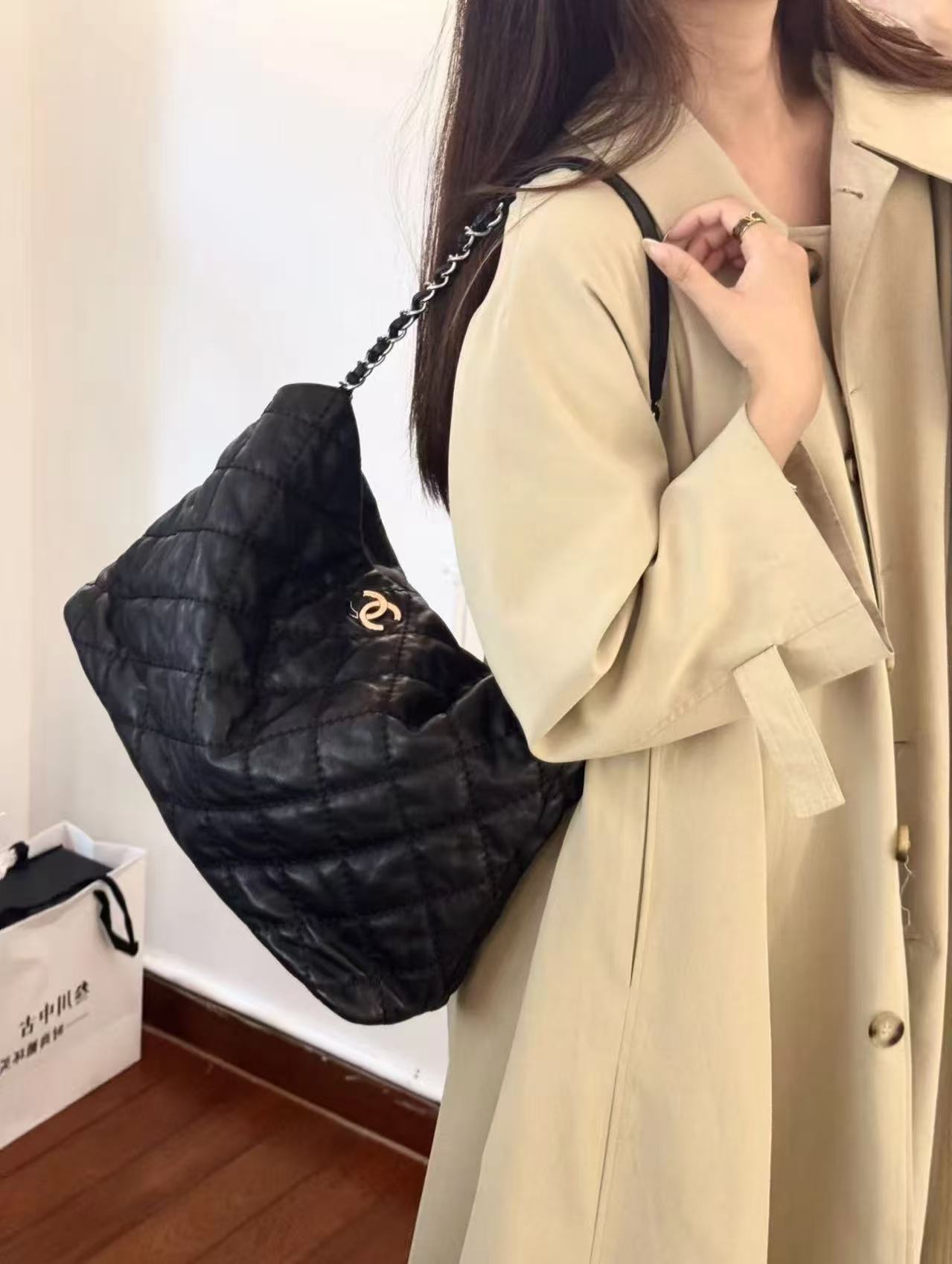95新 Chanel/香奈儿 1777 Chanel 黑银外缝线泡芙hobo 中号