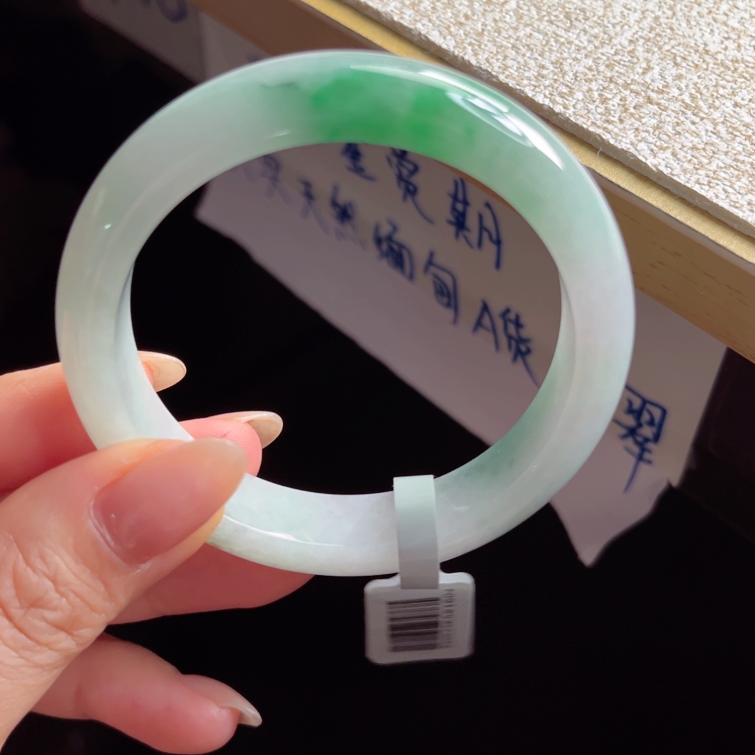 未镶嵌手镯翡翠手镯