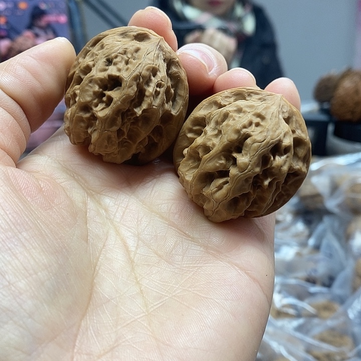 把件文玩核桃36蜡皮磐石小众