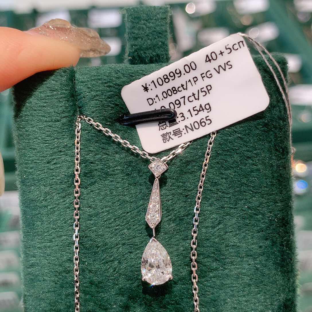 实验室培育钻石颈饰18K金镶嵌一滴泪