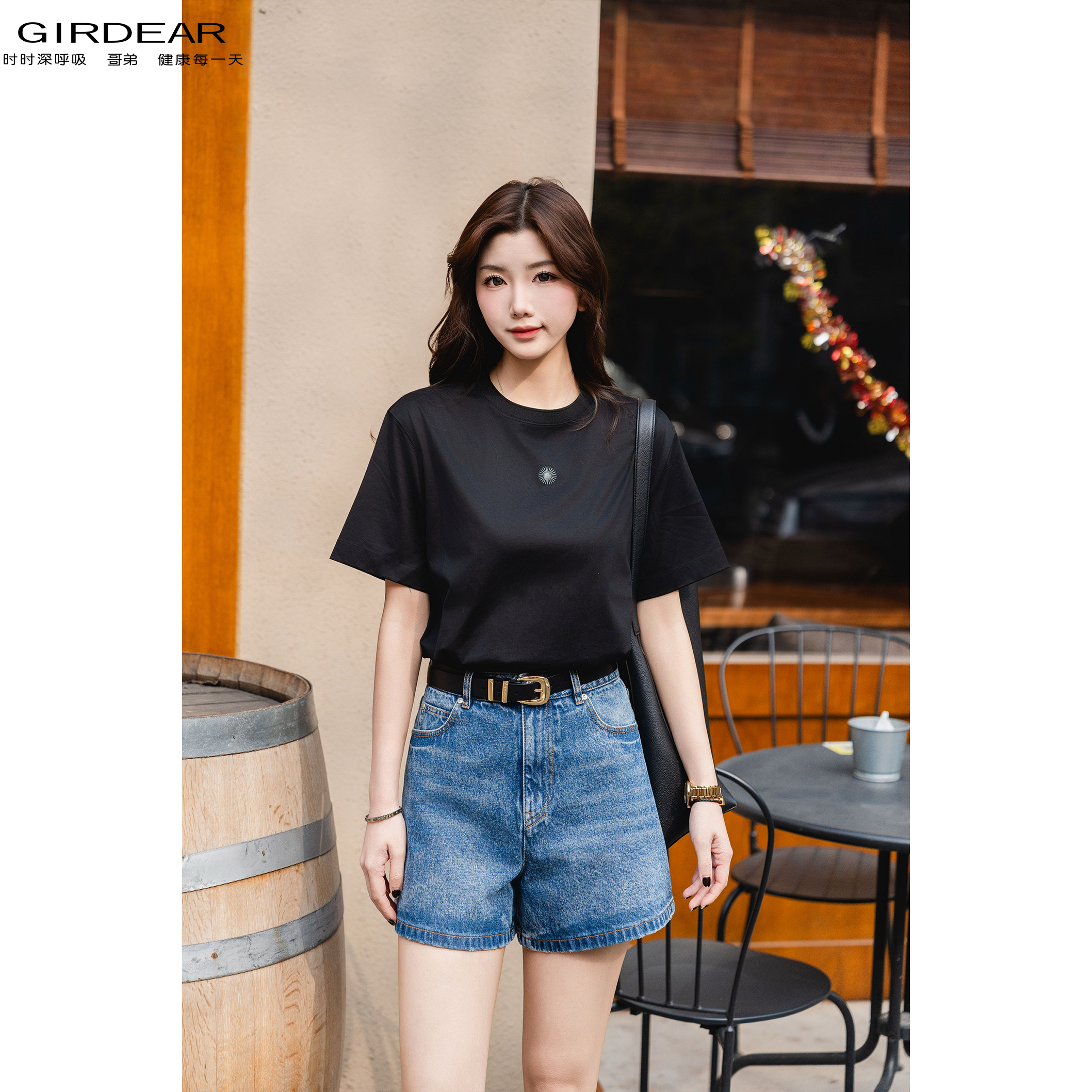 GIRDEAR/哥弟新款时尚百搭气质纯色简约圆领透气光芒T恤女1300901