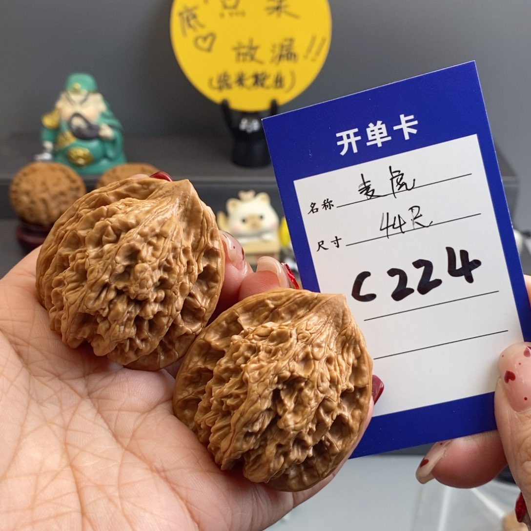 文玩核桃吊坠麦虎44