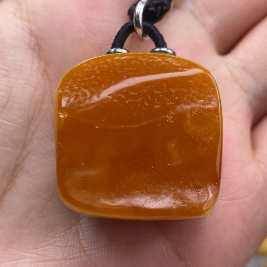 琥珀吊坠(赠链)未镶嵌