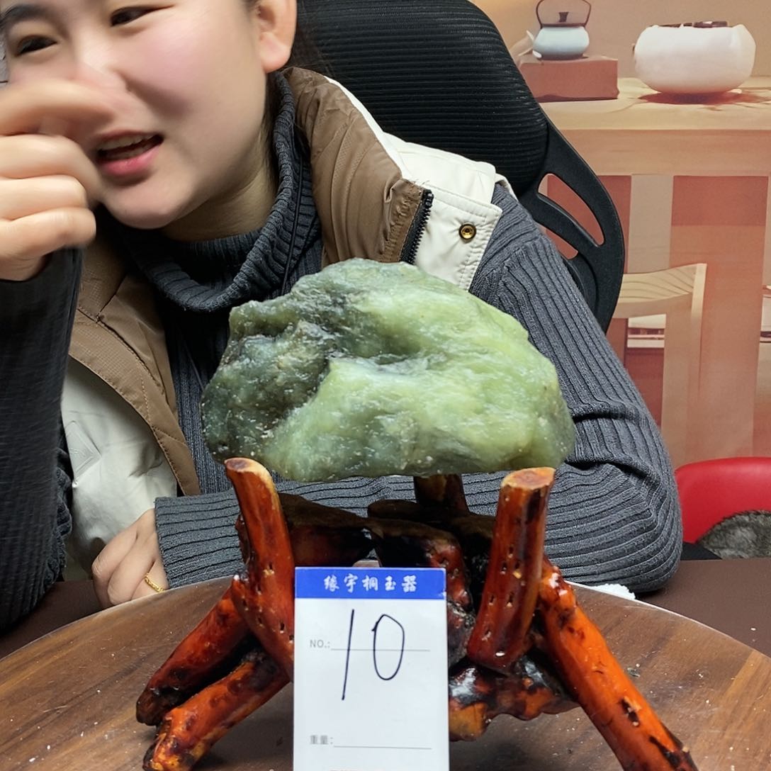 蛇纹石玉原石未镶嵌