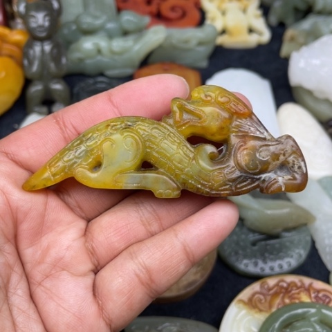 岫岩老玉（透闪石质玉）颈饰未镶嵌71