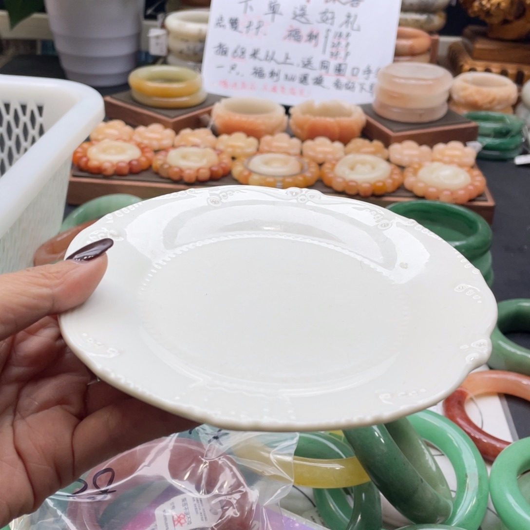 我***呢石英岩玉未镶嵌手镯