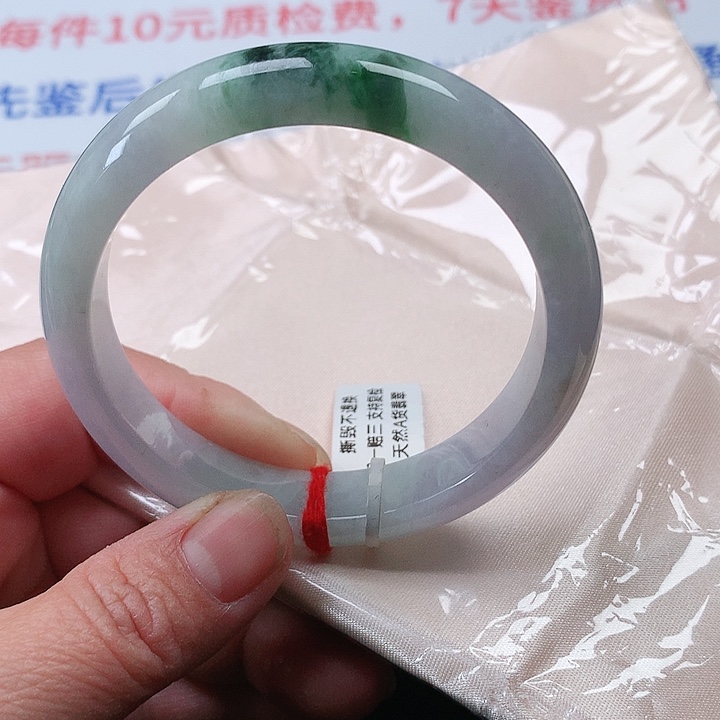 翡翠手镯未镶嵌翡翠