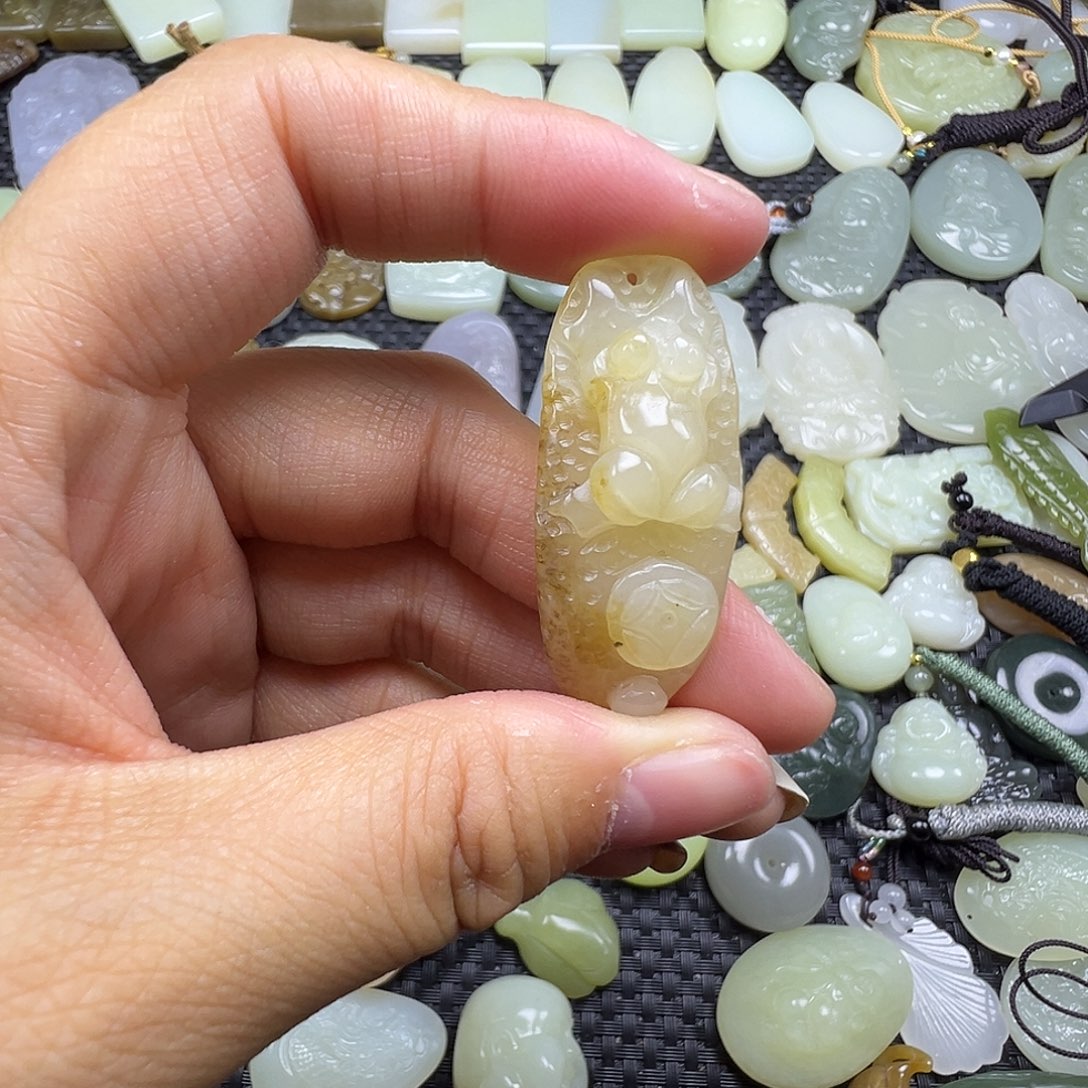 和田玉未镶嵌颈饰买断价，不退不换，卡41