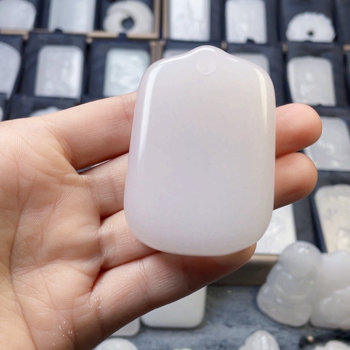 石英质玉（金丝玉）颈饰未镶嵌岁***j