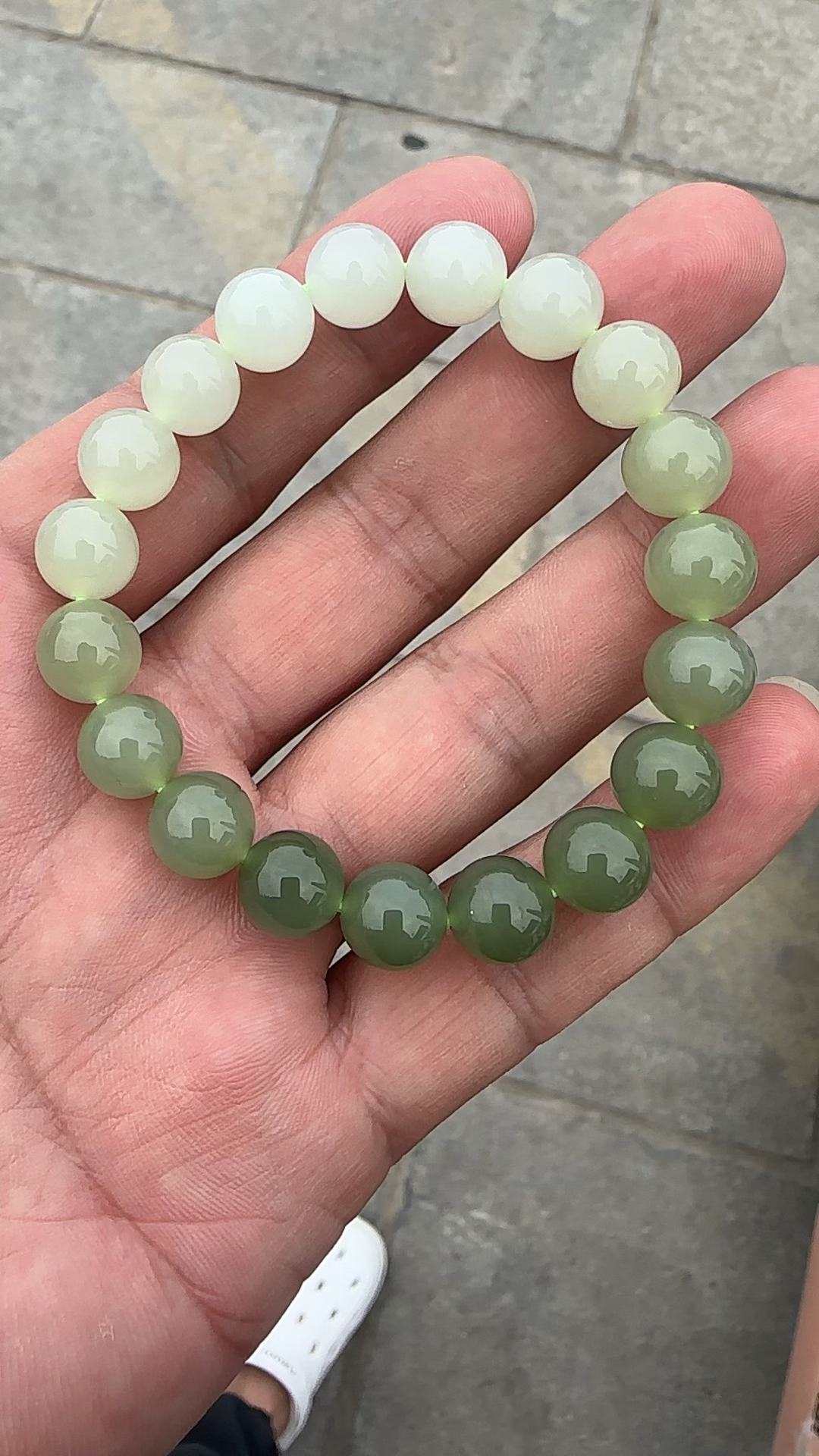 高冰起荧光可过灯的渐变手串无包容卡10的手串，佩戴漂亮气质清爽