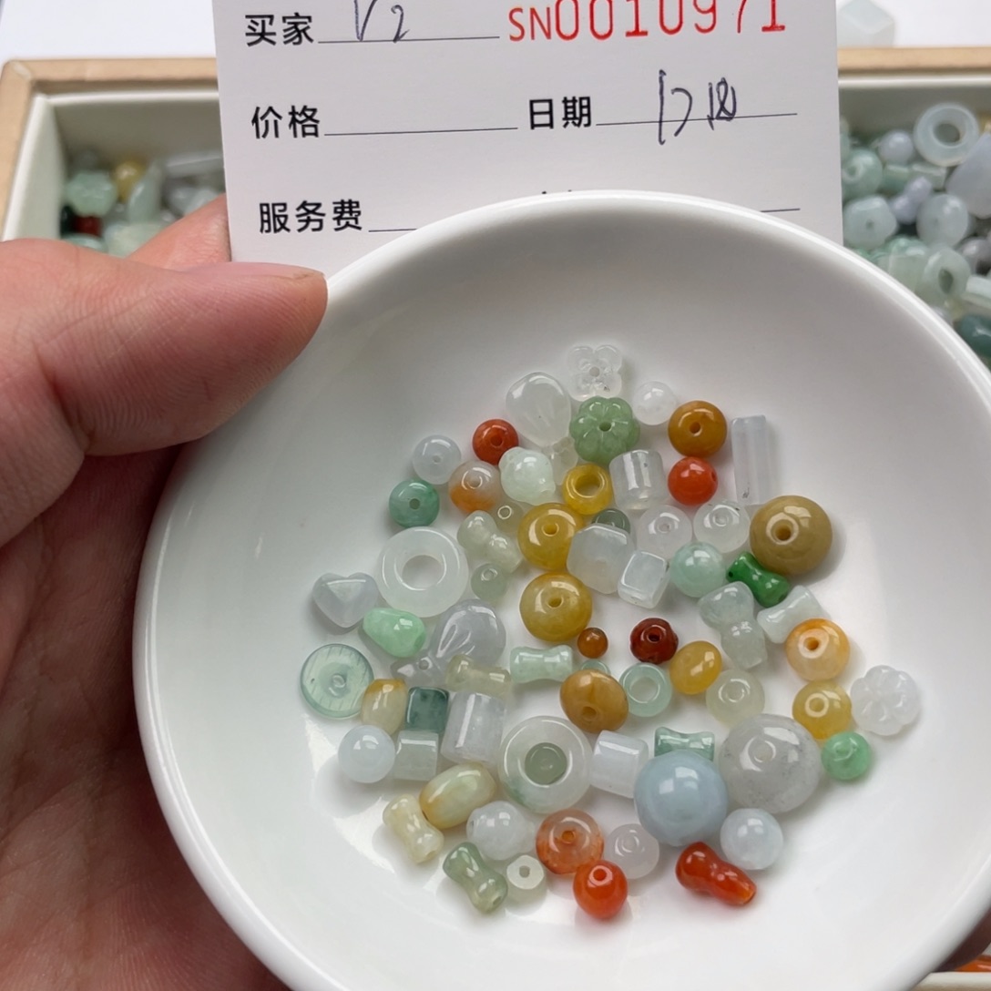 颈饰未镶嵌翡翠V*