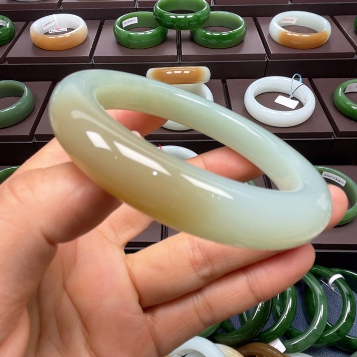 和田玉未镶嵌手镯