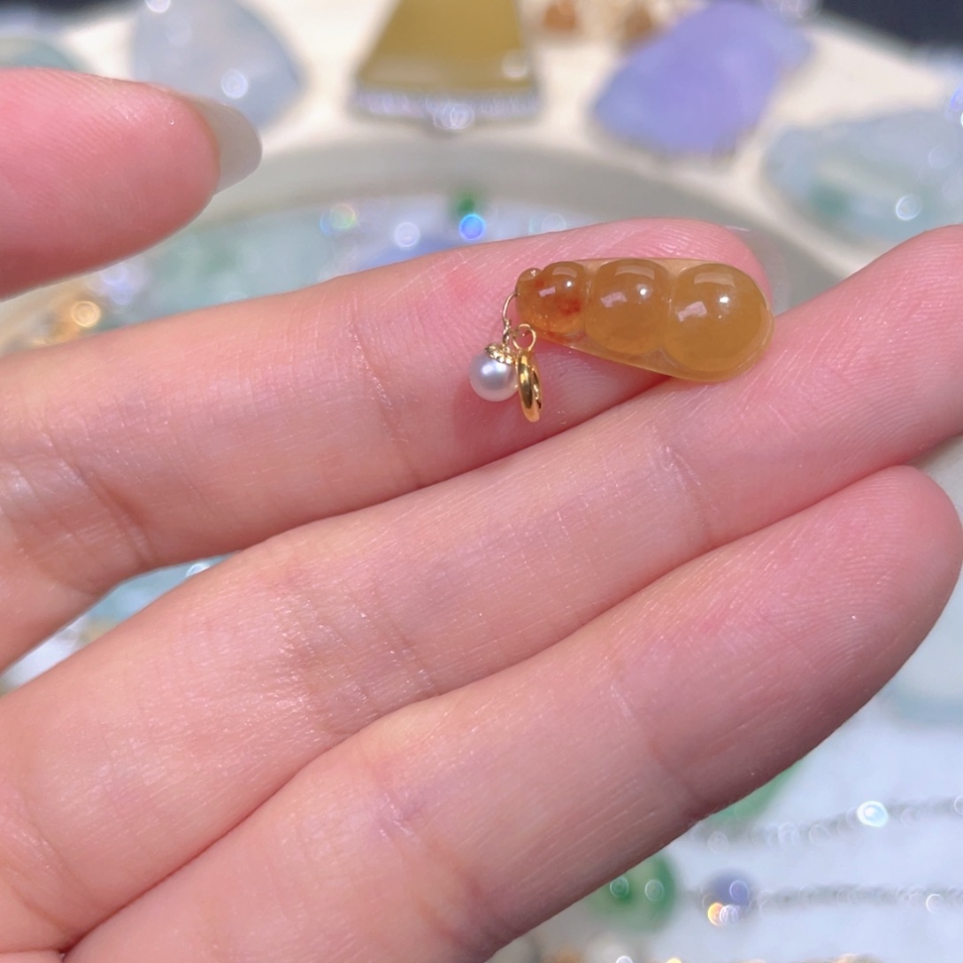 颈饰18K金镶嵌翡翠翡翠