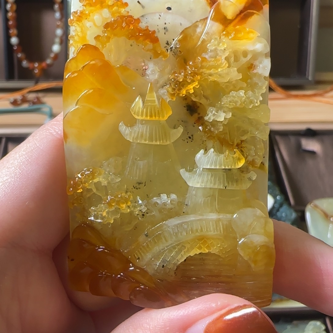 蛇纹石玉颈饰合金