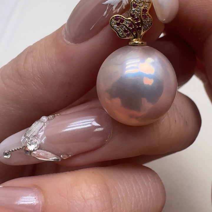 18K金镶嵌拼合珍珠（马贝珠）颈饰