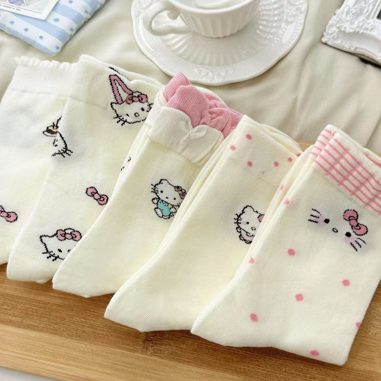 冬季新款休闲风常规款中筒镂空几何纯色吸汗中筒袜