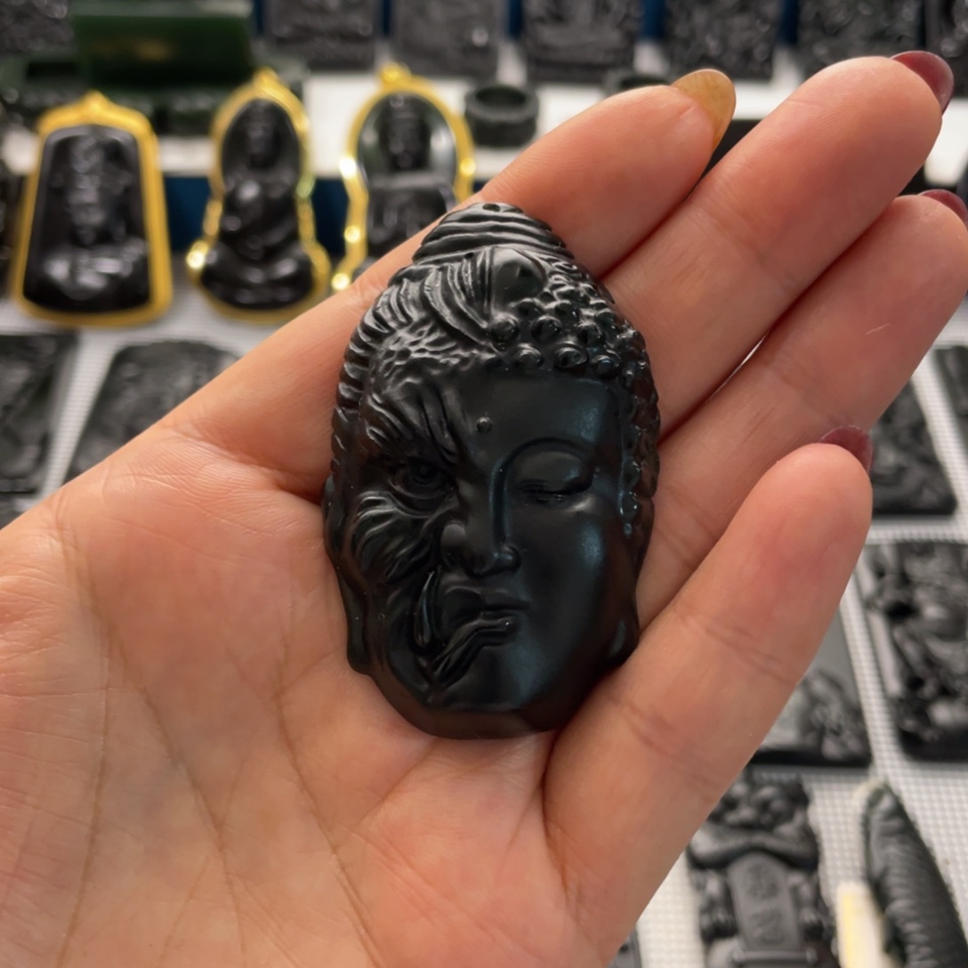 蛇纹石玉吊坠未镶嵌李