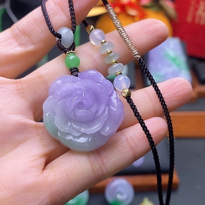 翡翠颈饰未镶嵌花