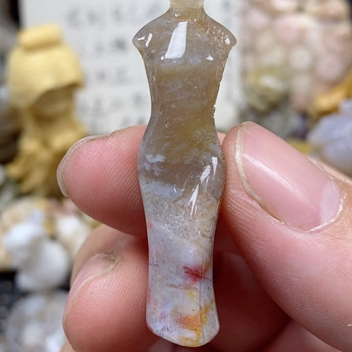 颈饰未镶嵌硅化珊瑚（珊瑚玉）有瑕
