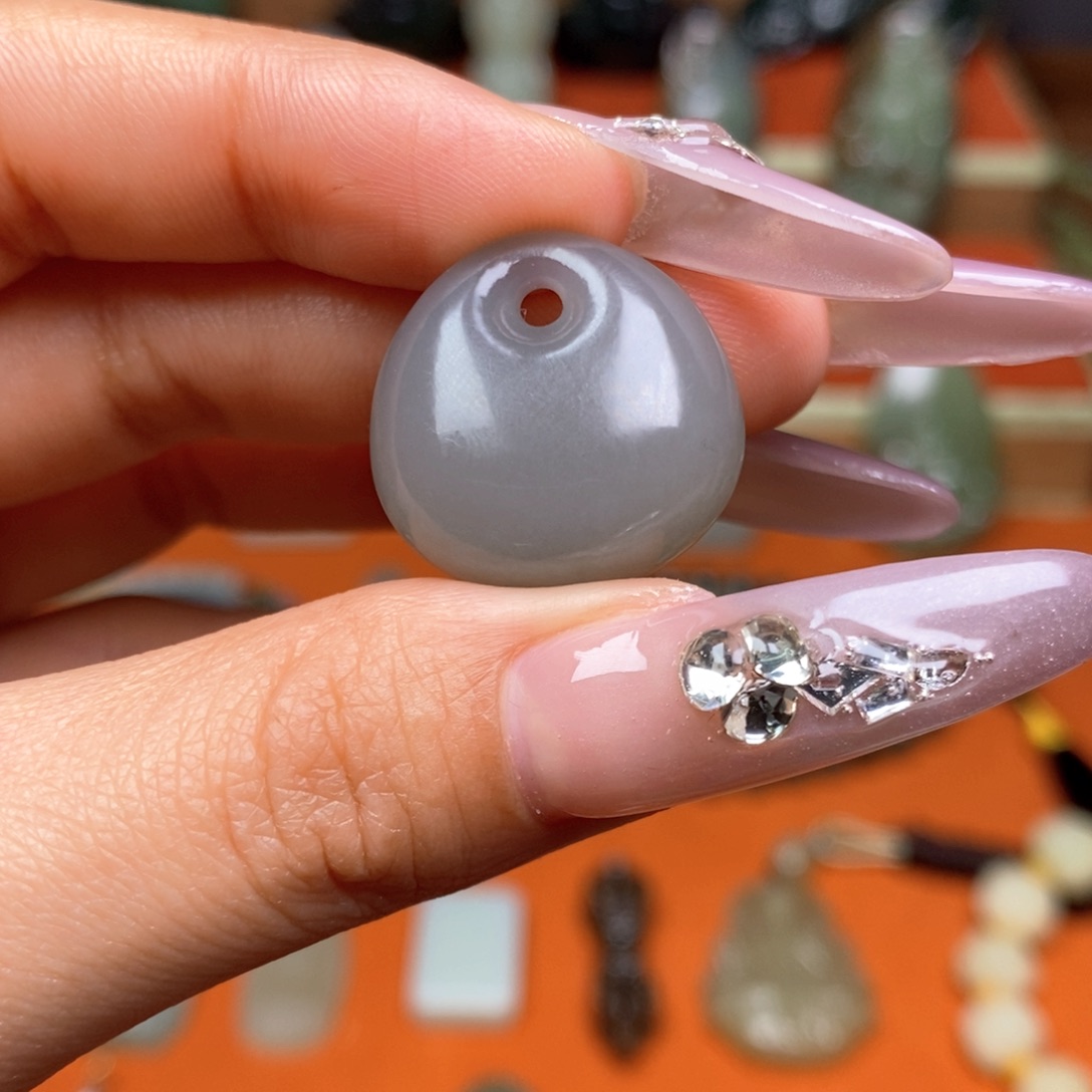 和田玉颈饰未镶嵌拾**?