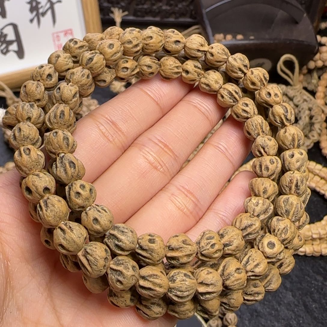 柏香籽/百香籽吊坠M****o