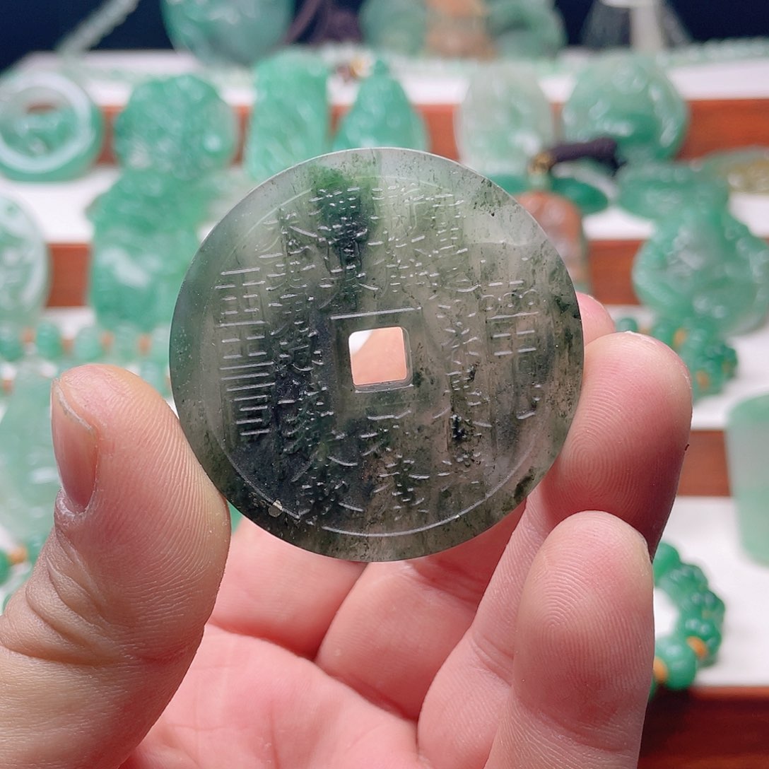 颈饰未镶嵌石英质玉