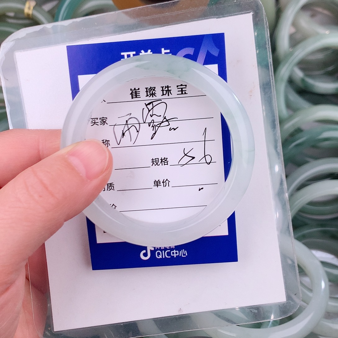 未镶嵌手镯石英质玉（金丝玉）雨**曦