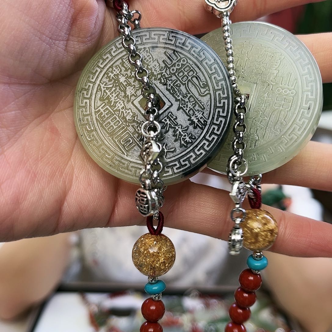 蛇纹石玉颈饰未镶嵌山鬼发其一